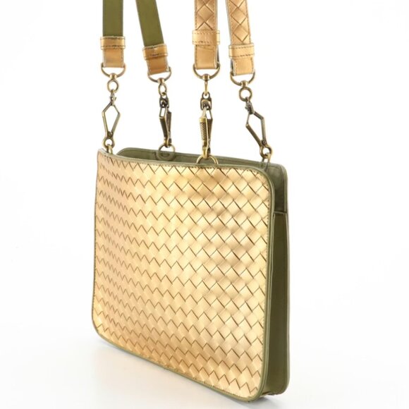 Authentic Bottega Veneta Flat Shoulder Bag - Golden Metallic Intrecciato Leather - Picture 3 of 16